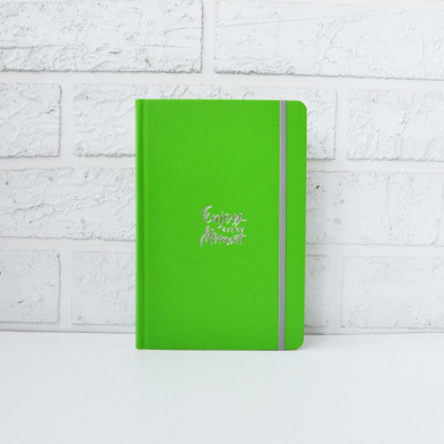 Блокнот A5/96 "4PROFI" /904457/ ## "Title exclusive" green, інтегр.,тисн.фол., на гумці, 70г.
